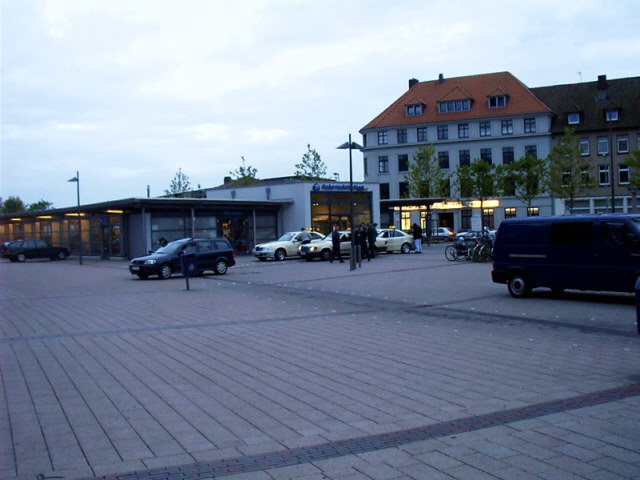 10.10.2003 - Zollfahndung kontrolliert Oldenburger Taxifahrer am Bahnhof