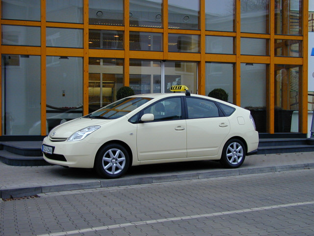 04.12.2003 - Neuauflage des Toyota Prius als Taxiversion 
