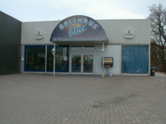 Ballhaus Blue: TagsĂŒber leer Ballhaus Blue: TagsĂŒber leer