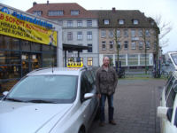 Frank Paudler vor seiner neuen Taxe